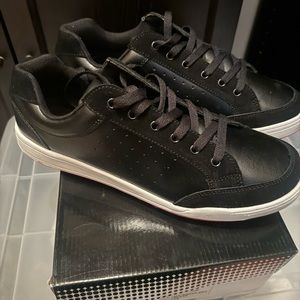 Okeye Golf shoes brand new